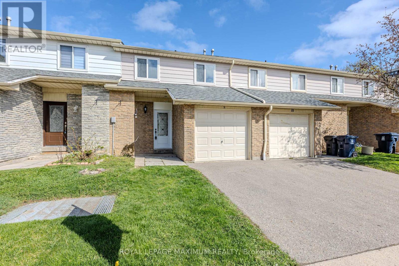 












9 - 50 BLACKWELL AVENUE

,
Toronto,




Ontario
M1B1K2

