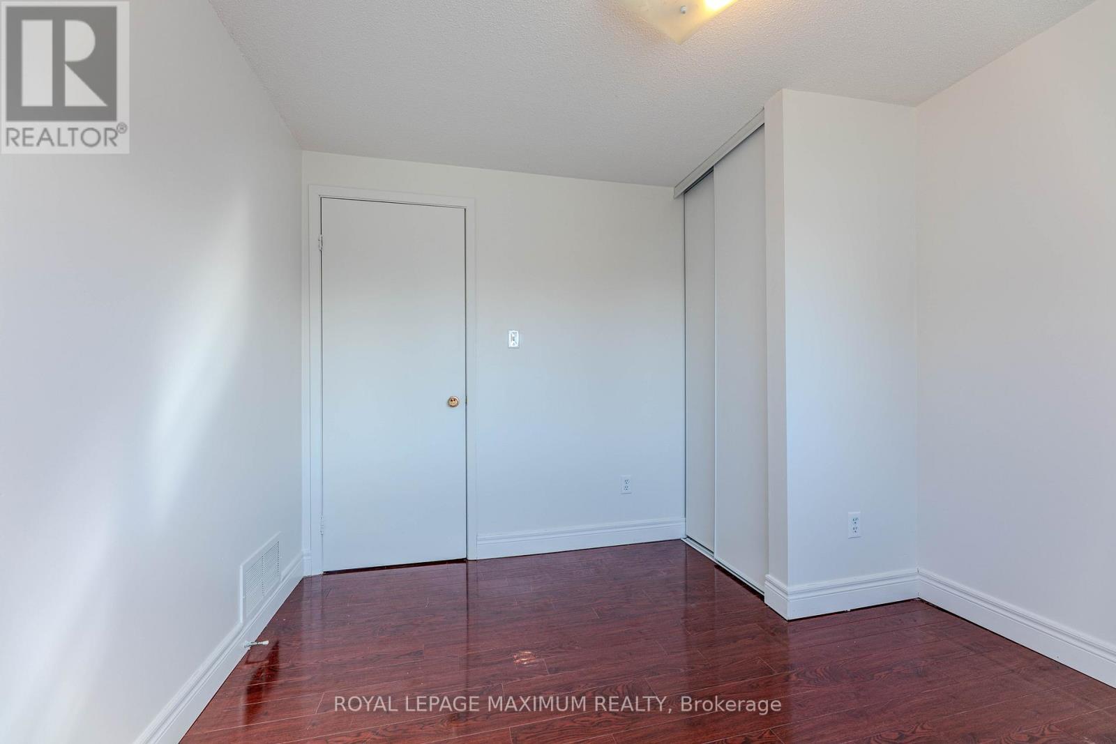 












9 - 50 BLACKWELL AVENUE

,
Toronto,




Ontario
M1B1K2

