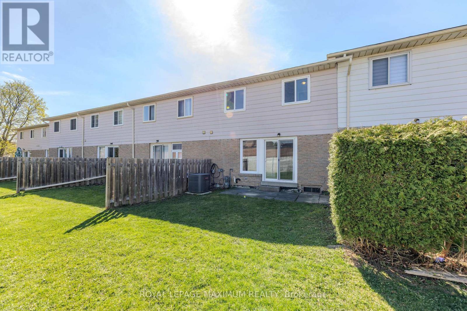 












9 - 50 BLACKWELL AVENUE

,
Toronto,




Ontario
M1B1K2

