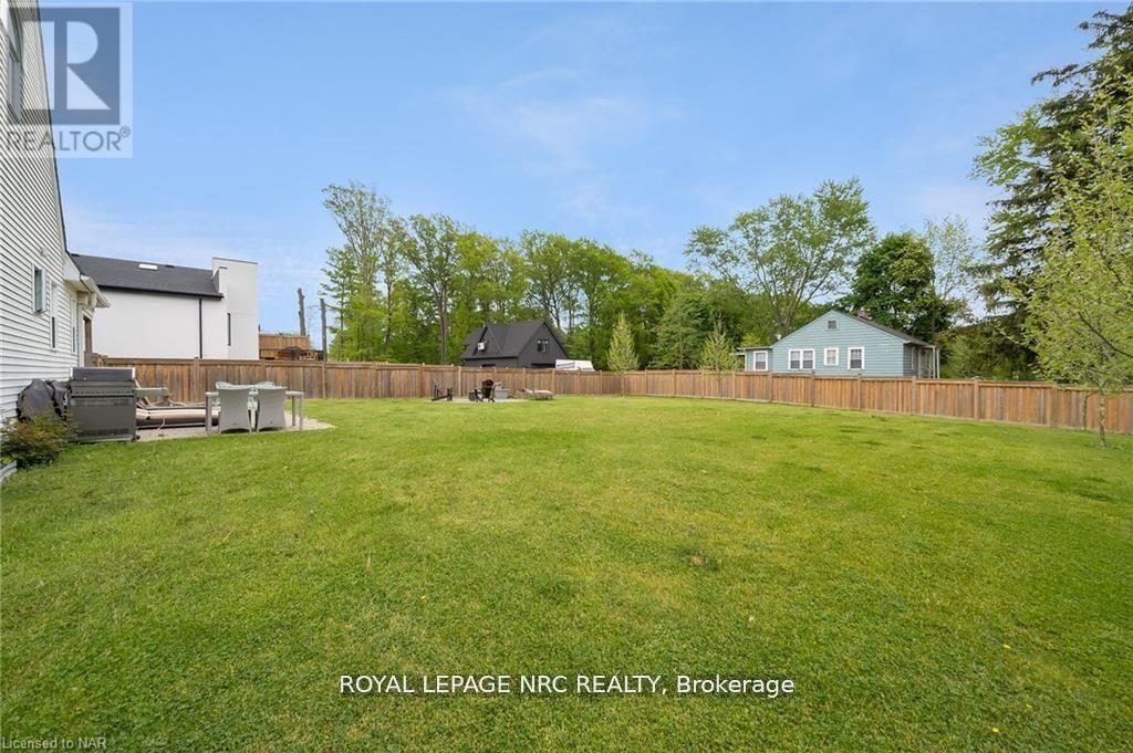 












2 HILDA STREET

,
Welland (N. Welland),




Ontario
L3C0H3

