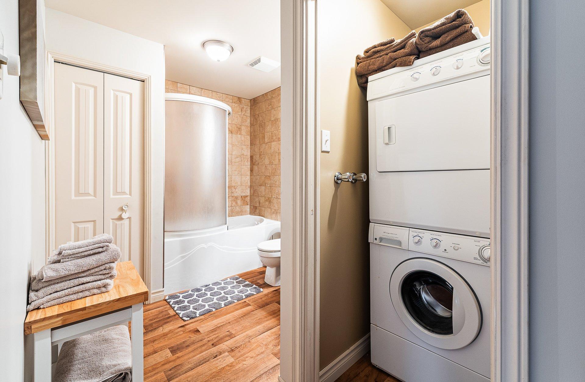 









2095


Ch. St-Jean

,
Magog,




QC
J1X0Z8

