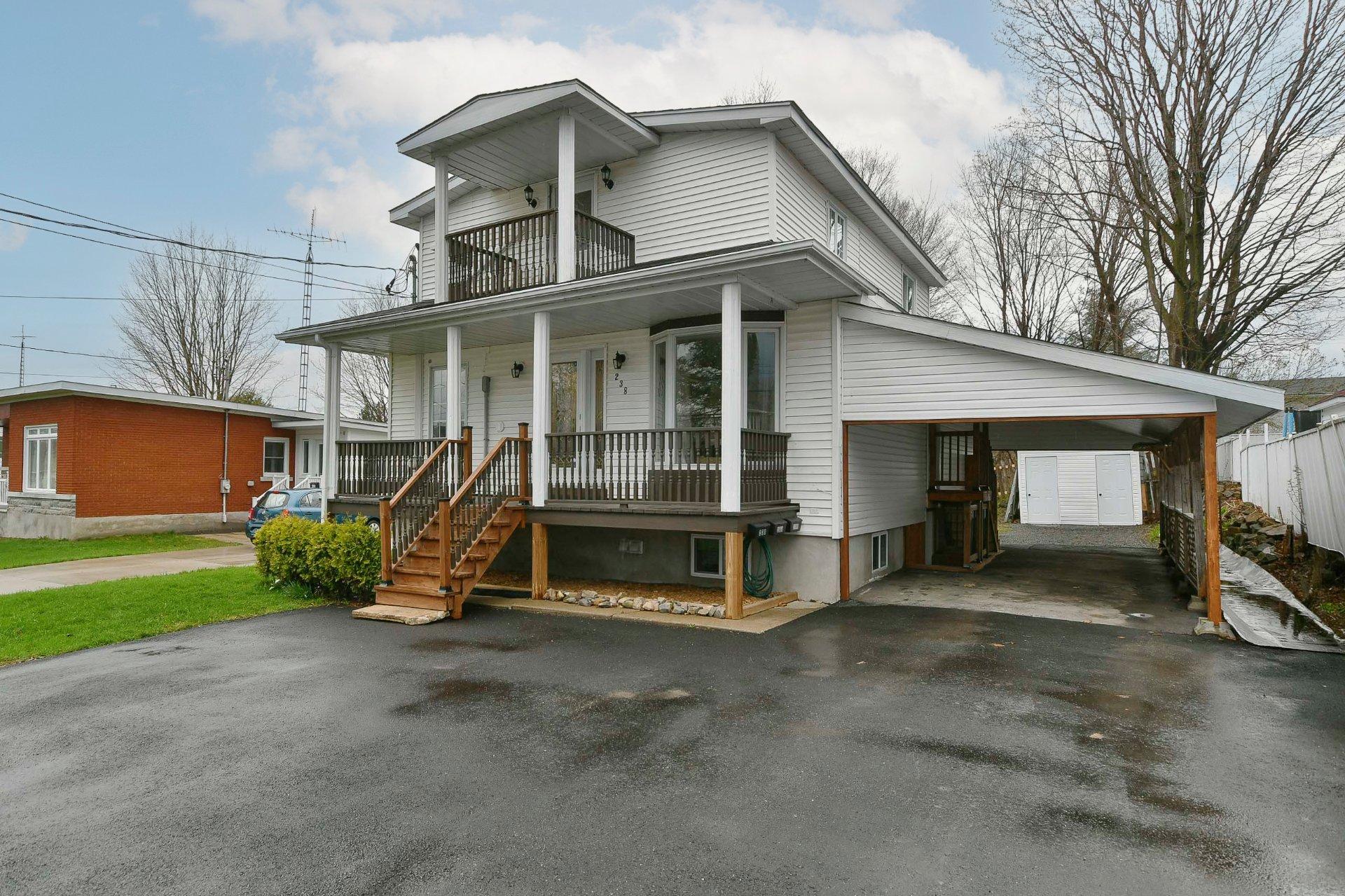 









238

 - 238B


Av. Barron

,
Lachute,




QC
J8H2G2

