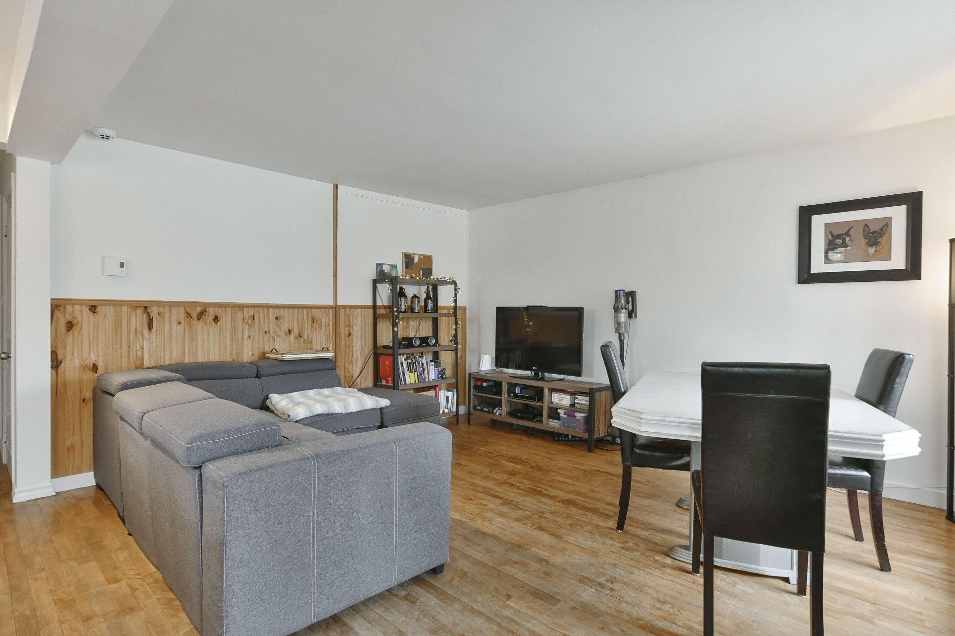 









238

 - 238B


Av. Barron

,
Lachute,




QC
J8H2G2

