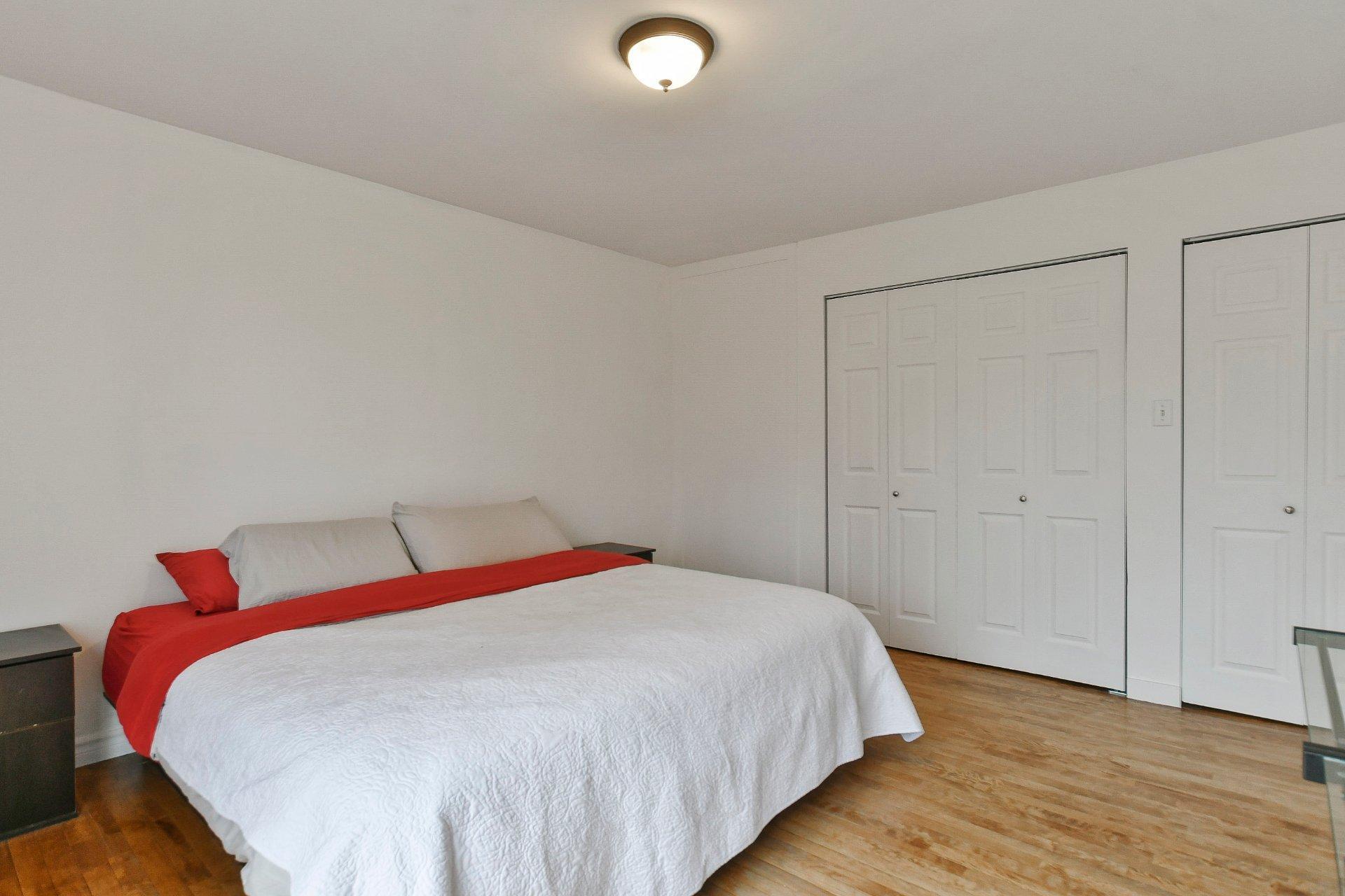 









238

 - 238B


Av. Barron

,
Lachute,




QC
J8H2G2

