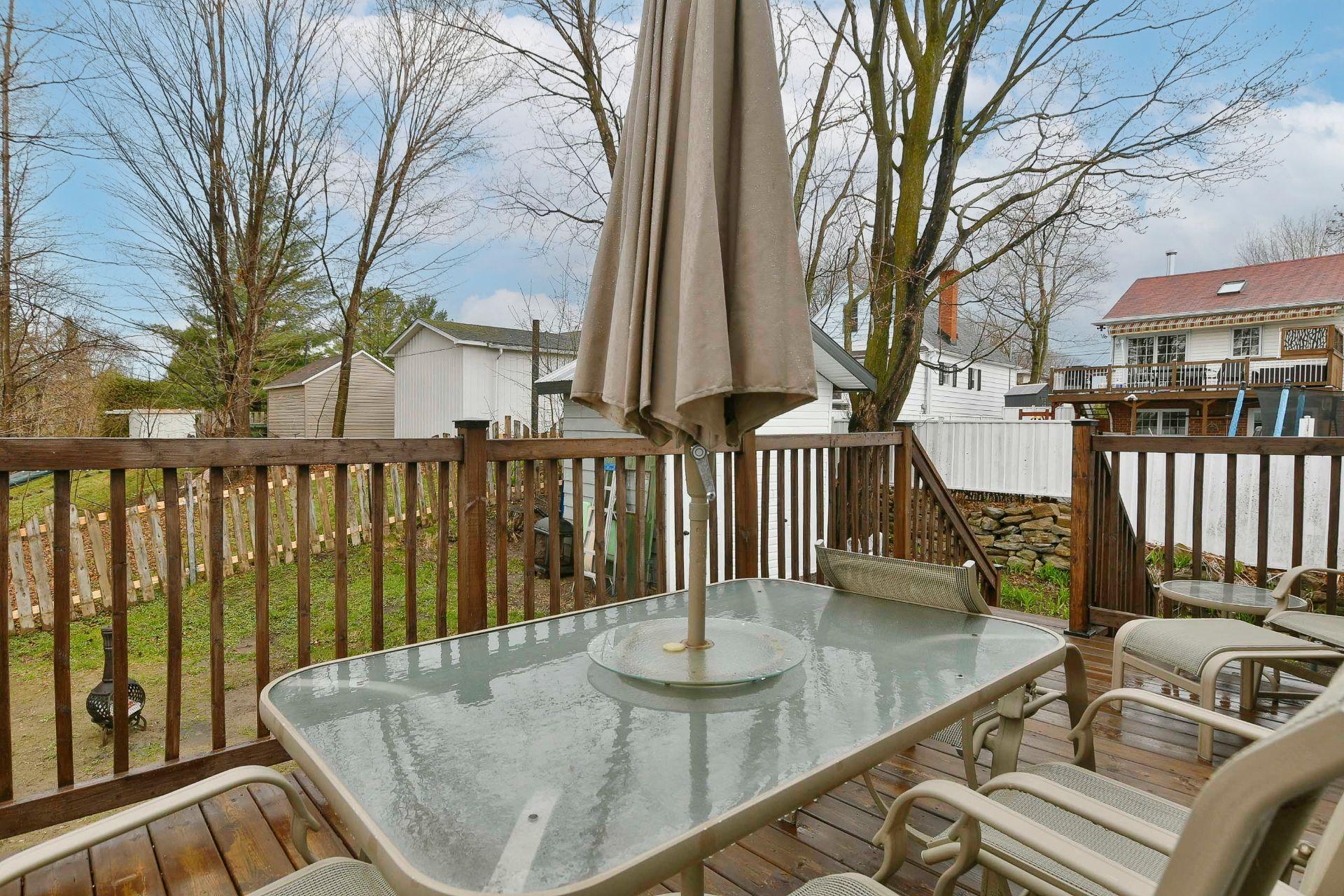 









238

 - 238B


Av. Barron

,
Lachute,




QC
J8H2G2

