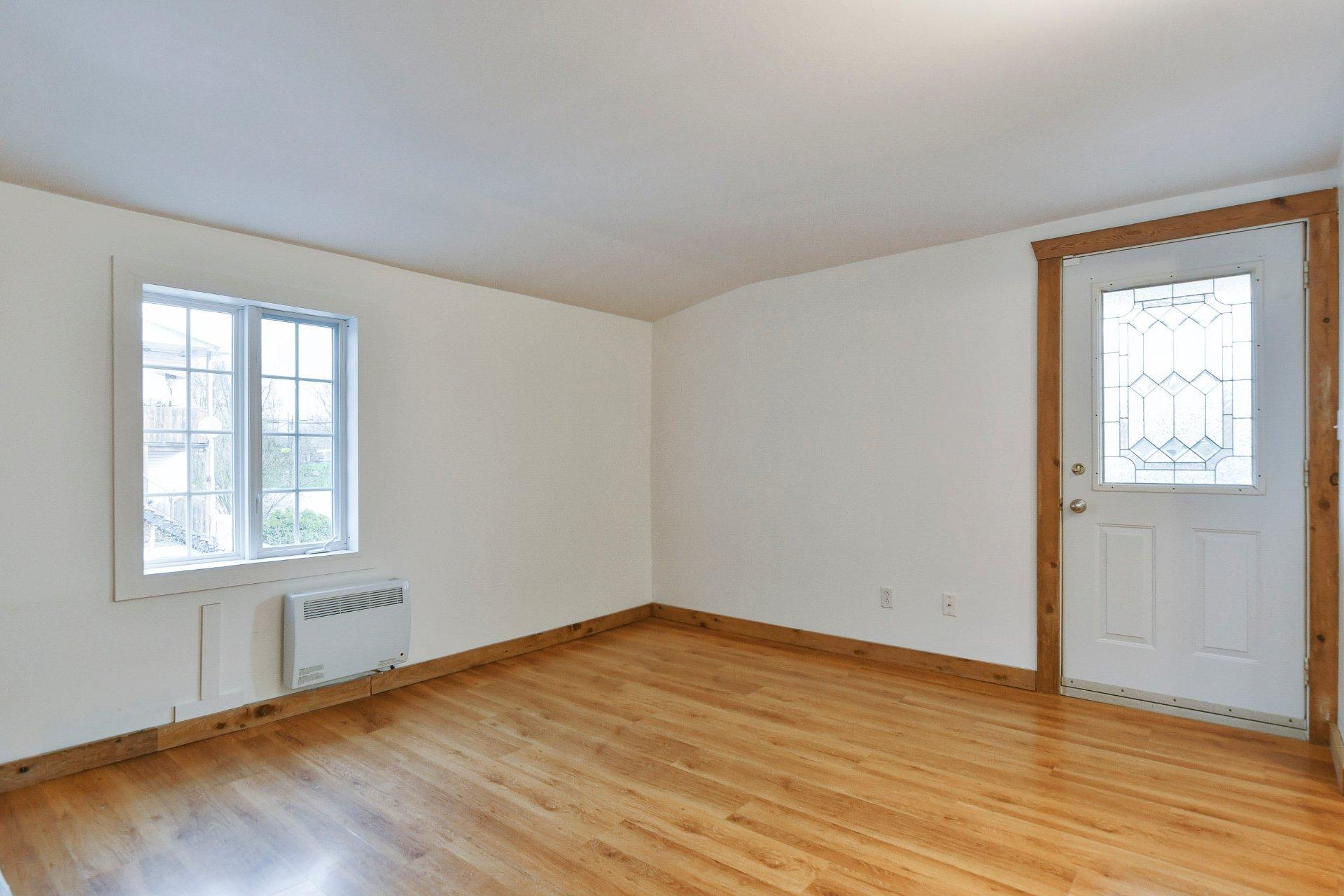 









238

 - 238B


Av. Barron

,
Lachute,




QC
J8H2G2

