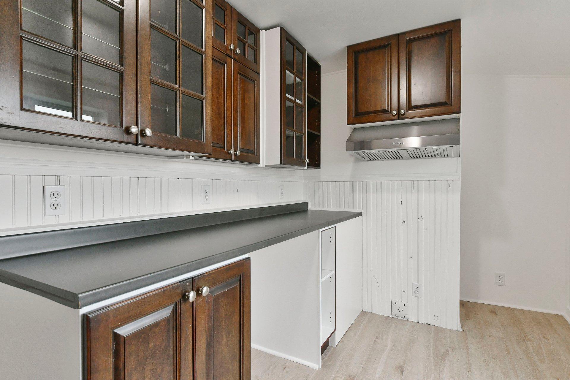 









238

 - 238B


Av. Barron

,
Lachute,




QC
J8H2G2

