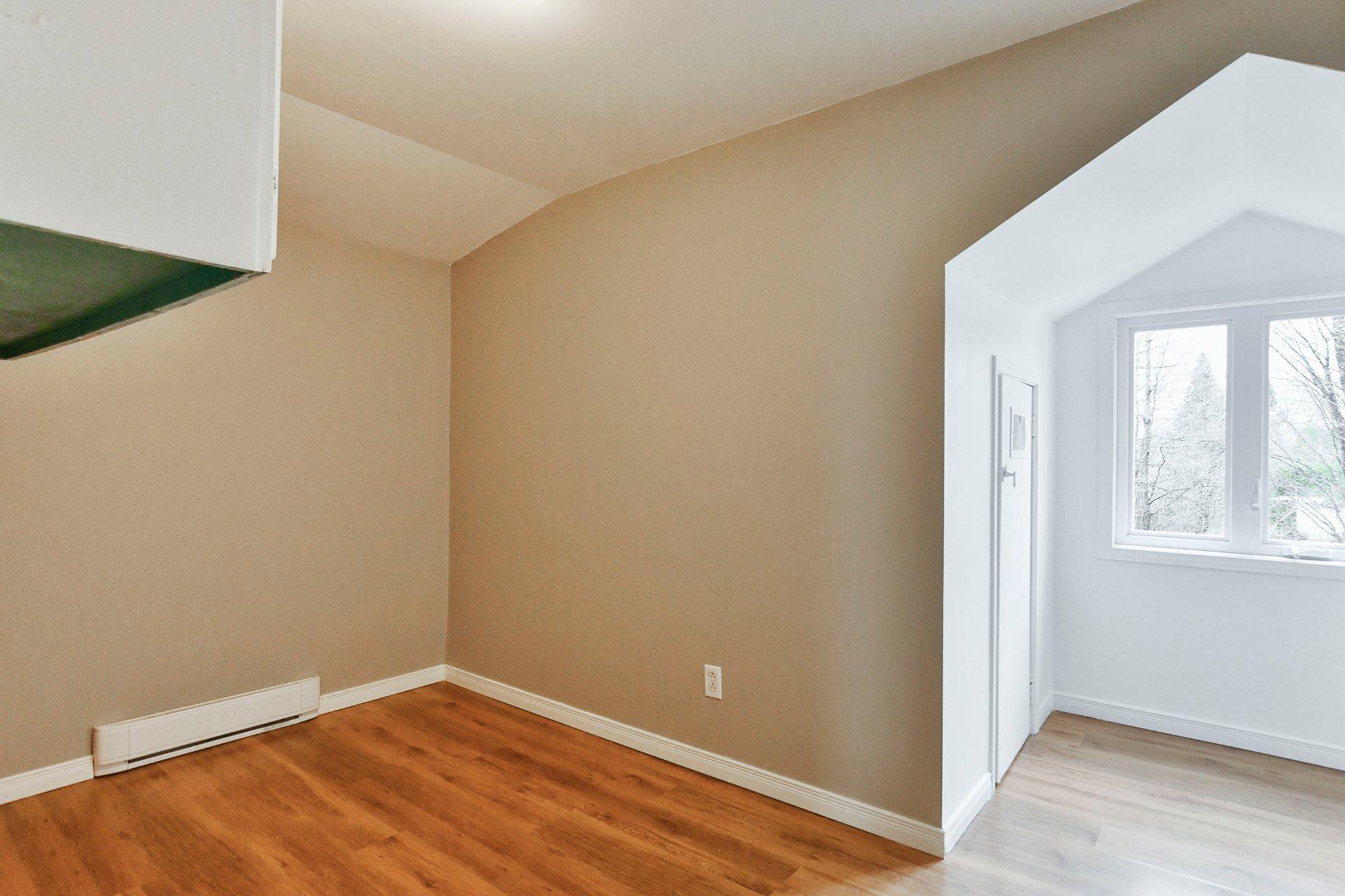 









238

 - 238B


Av. Barron

,
Lachute,




QC
J8H2G2

