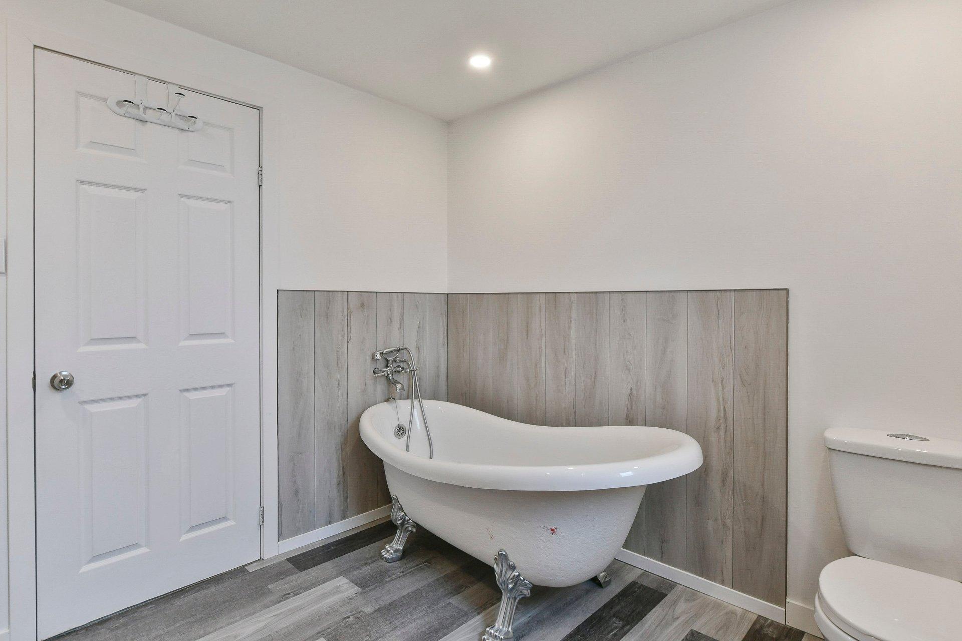 









238

 - 238B


Av. Barron

,
Lachute,




QC
J8H2G2

