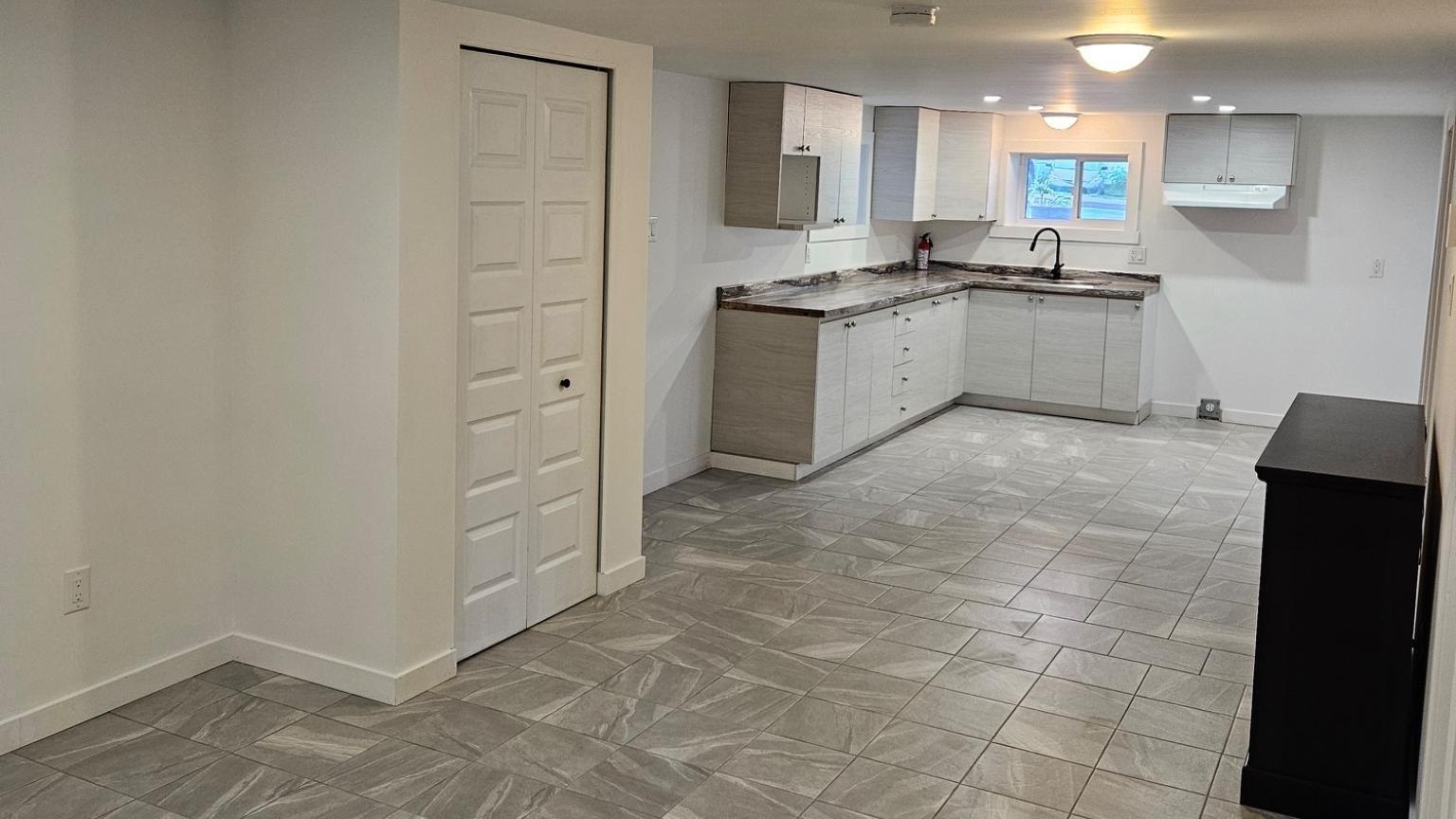 









238

 - 238B


Av. Barron

,
Lachute,




QC
J8H2G2

