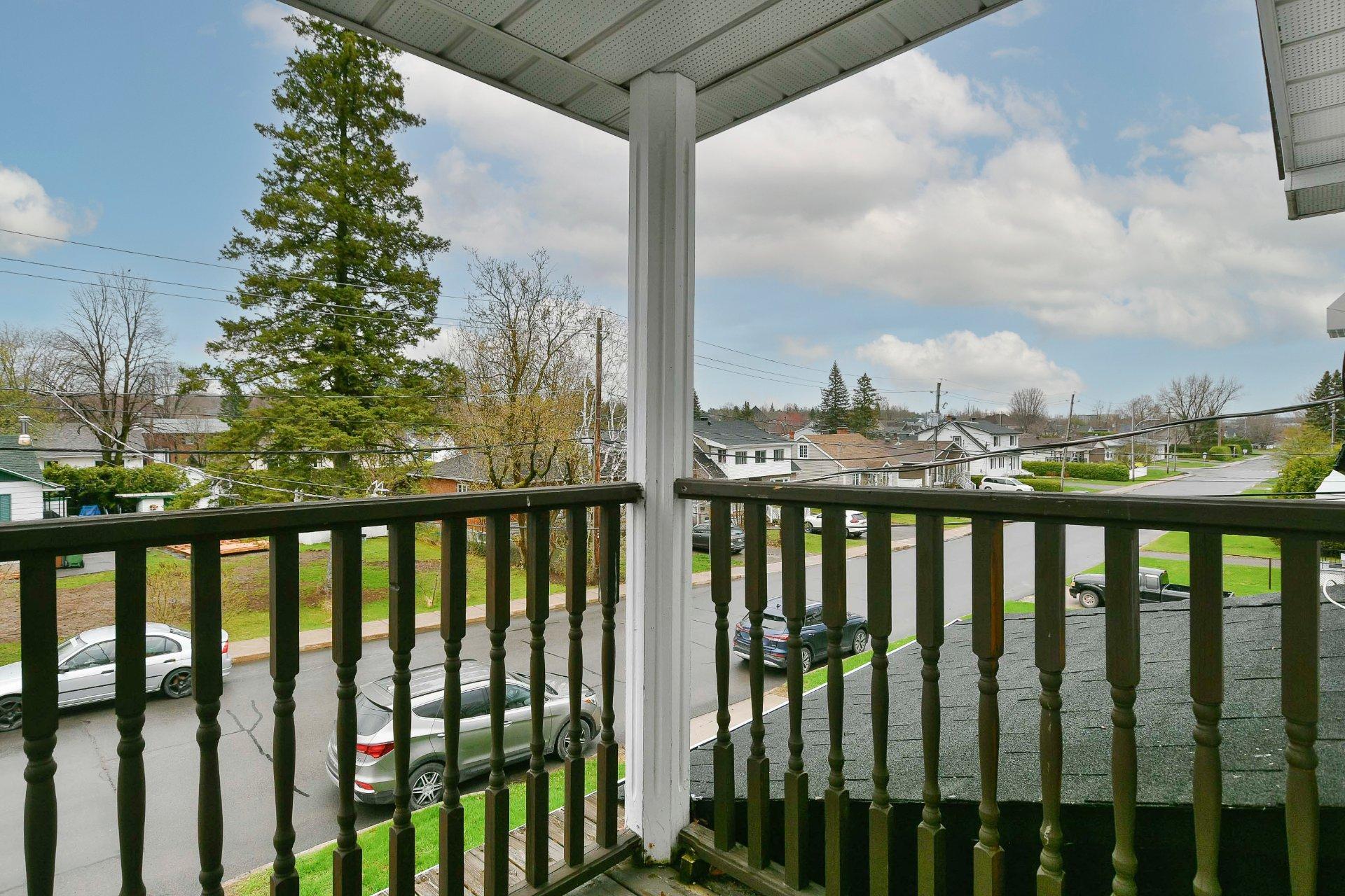 









238

 - 238B


Av. Barron

,
Lachute,




QC
J8H2G2

