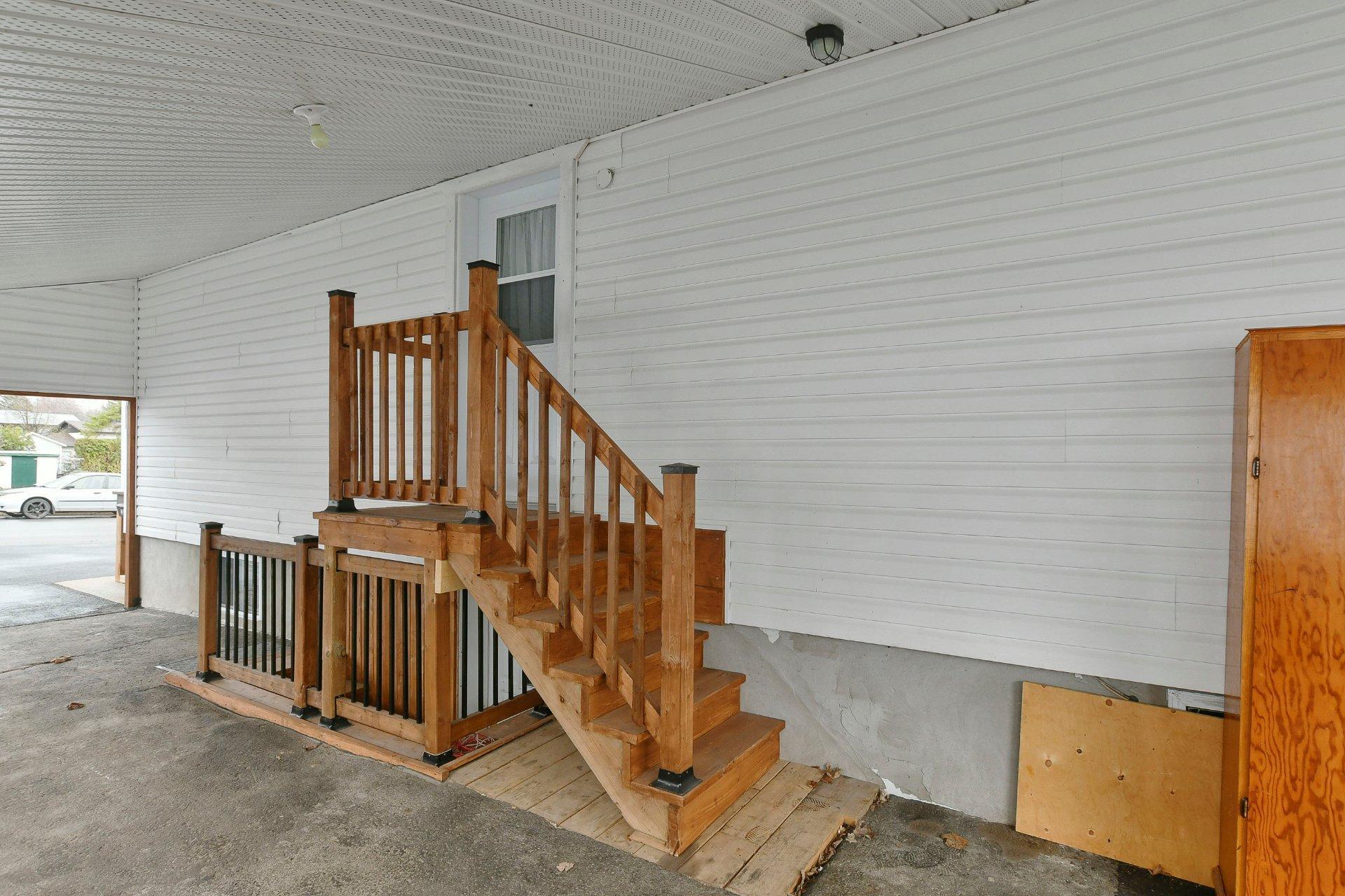 









238

 - 238B


Av. Barron

,
Lachute,




QC
J8H2G2

