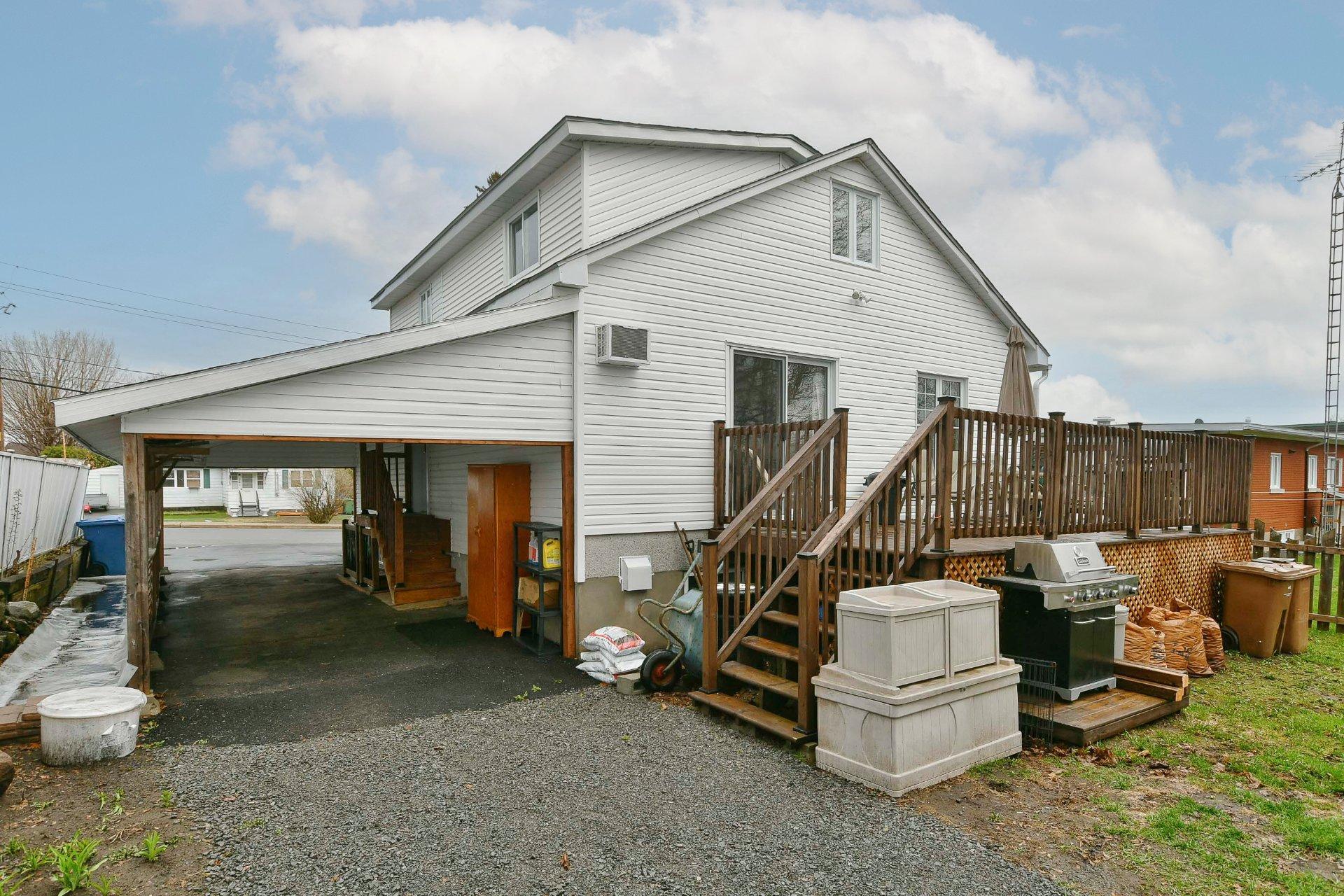 









238

 - 238B


Av. Barron

,
Lachute,




QC
J8H2G2

