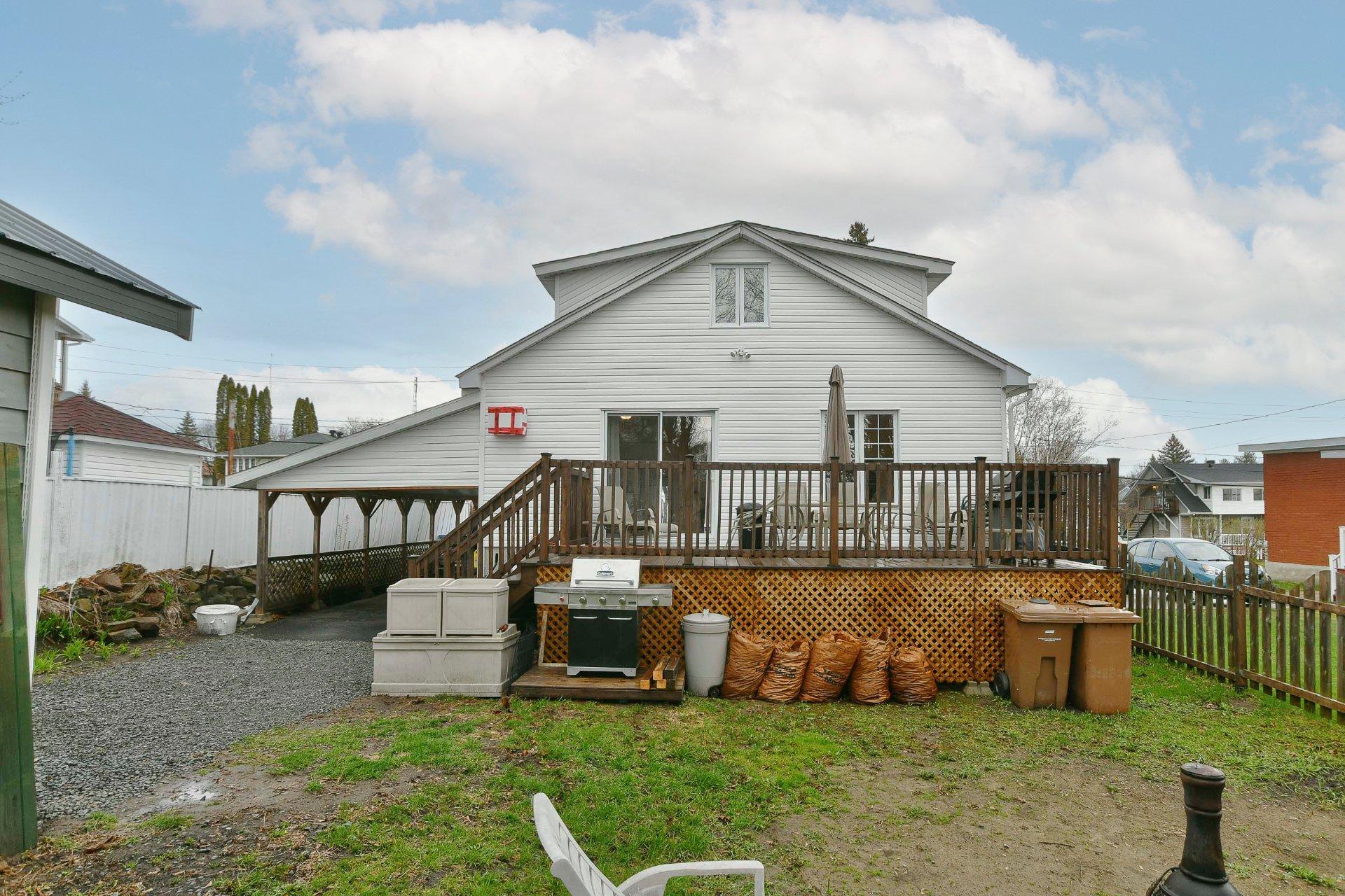 









238

 - 238B


Av. Barron

,
Lachute,




QC
J8H2G2

