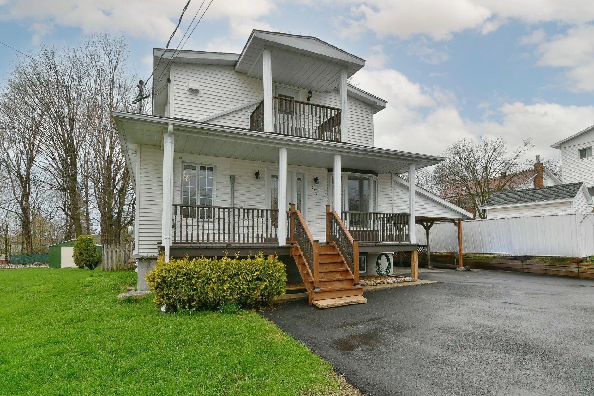 









238

 - 238B


Av. Barron

,
Lachute,




QC
J8H2G2

