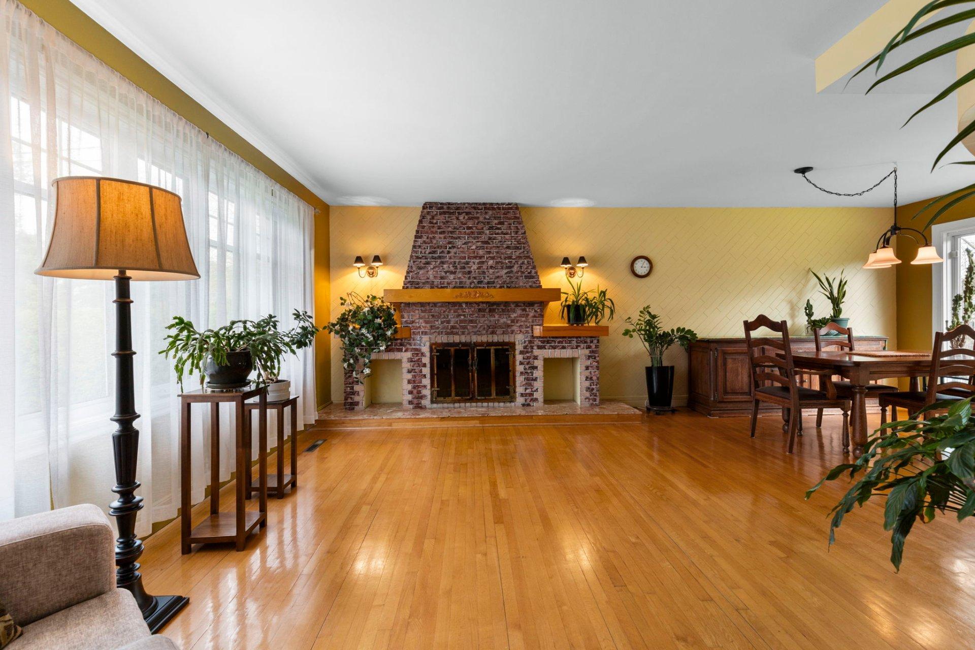 









156


Rue Biron

,
Beloeil,




QC
J3G2H3


