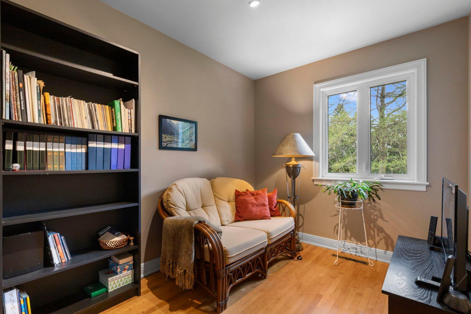 









156


Rue Biron

,
Beloeil,




QC
J3G2H3

