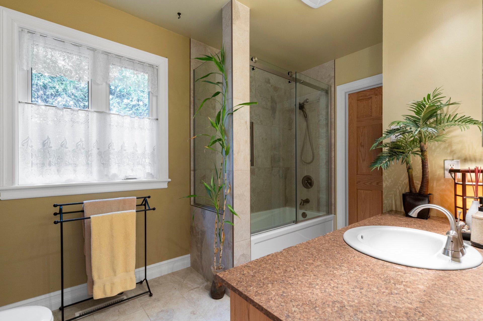 









156


Rue Biron

,
Beloeil,




QC
J3G2H3

