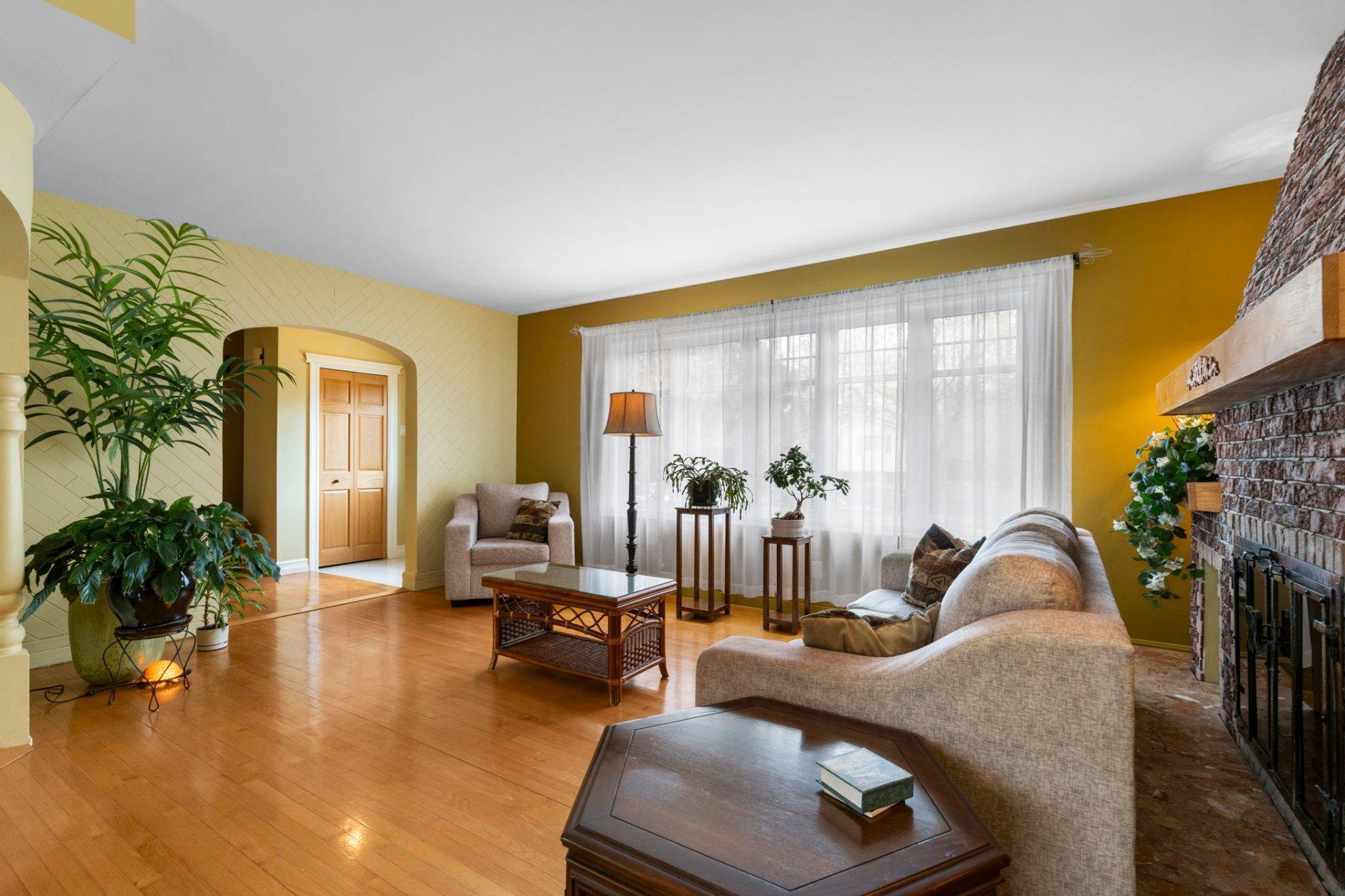 









156


Rue Biron

,
Beloeil,




QC
J3G2H3


