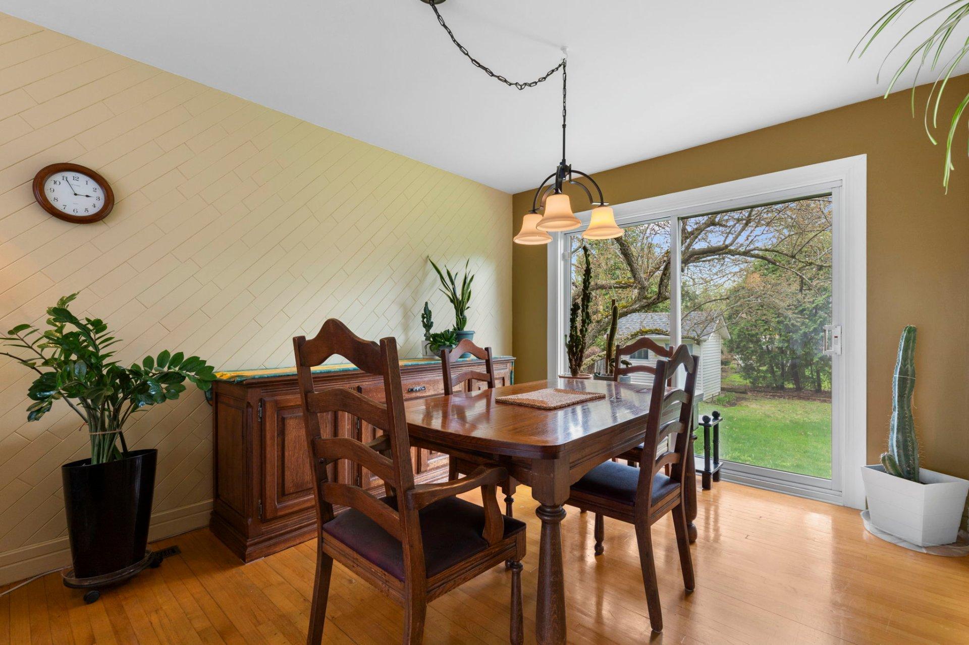 









156


Rue Biron

,
Beloeil,




QC
J3G2H3

