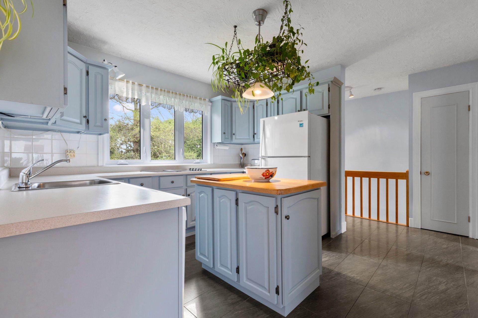 









156


Rue Biron

,
Beloeil,




QC
J3G2H3

