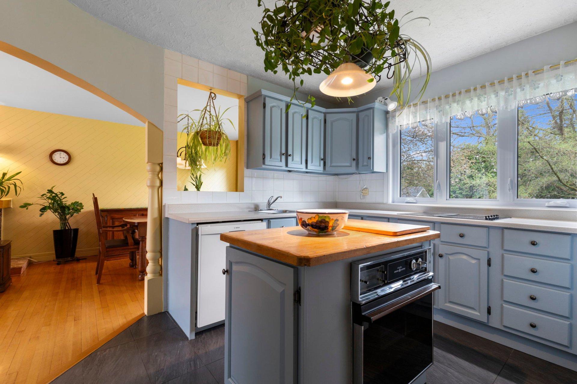 









156


Rue Biron

,
Beloeil,




QC
J3G2H3

