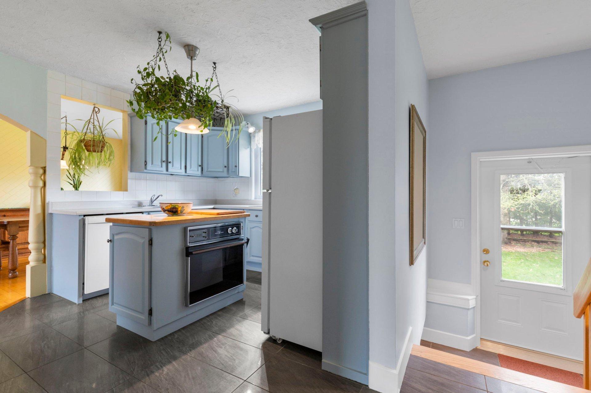 









156


Rue Biron

,
Beloeil,




QC
J3G2H3


