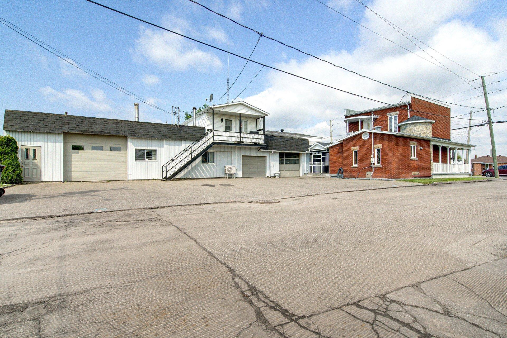 









238


Rue Alphonse-Desjardins

,
Salaberry-de-Valleyfield,




QC
J6S2N9


