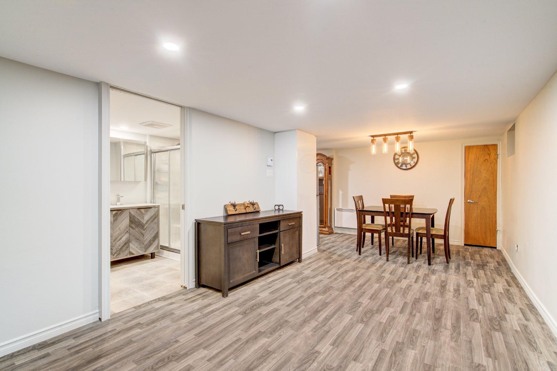 









238


Rue Alphonse-Desjardins

,
Salaberry-de-Valleyfield,




QC
J6S2N9

