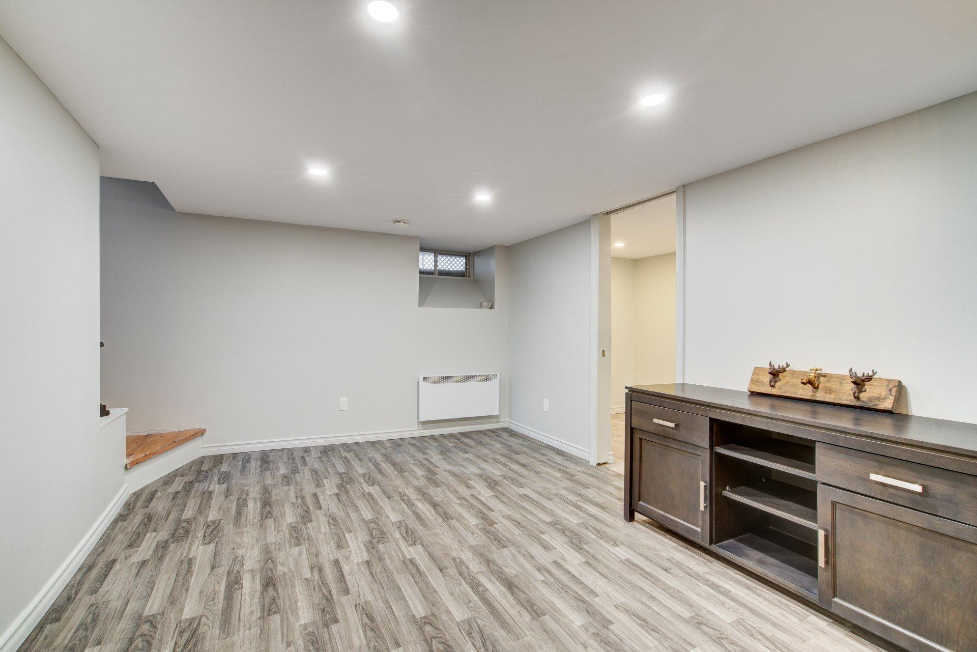 









238


Rue Alphonse-Desjardins

,
Salaberry-de-Valleyfield,




QC
J6S2N9

