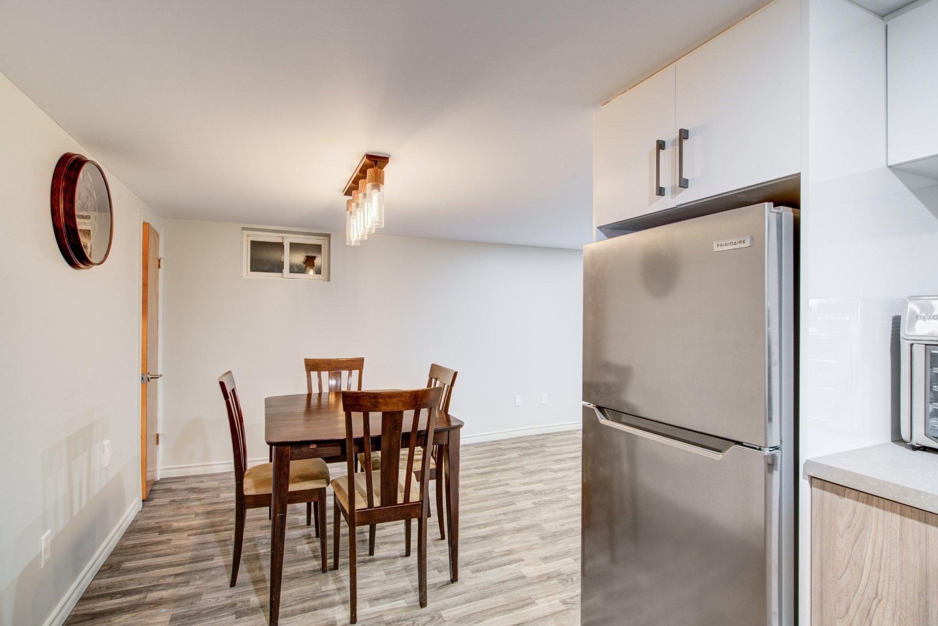 









238


Rue Alphonse-Desjardins

,
Salaberry-de-Valleyfield,




QC
J6S2N9

