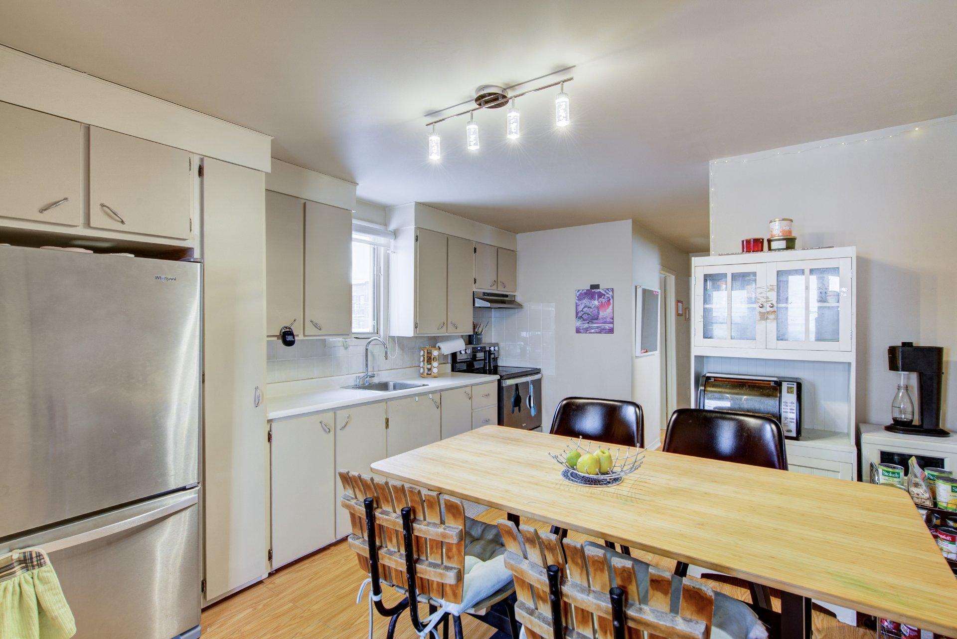 









238


Rue Alphonse-Desjardins

,
Salaberry-de-Valleyfield,




QC
J6S2N9

