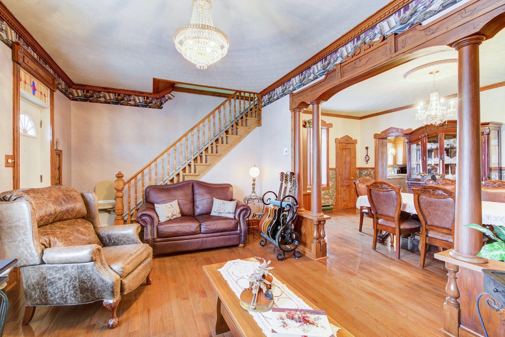 









238


Rue Alphonse-Desjardins

,
Salaberry-de-Valleyfield,




QC
J6S2N9

