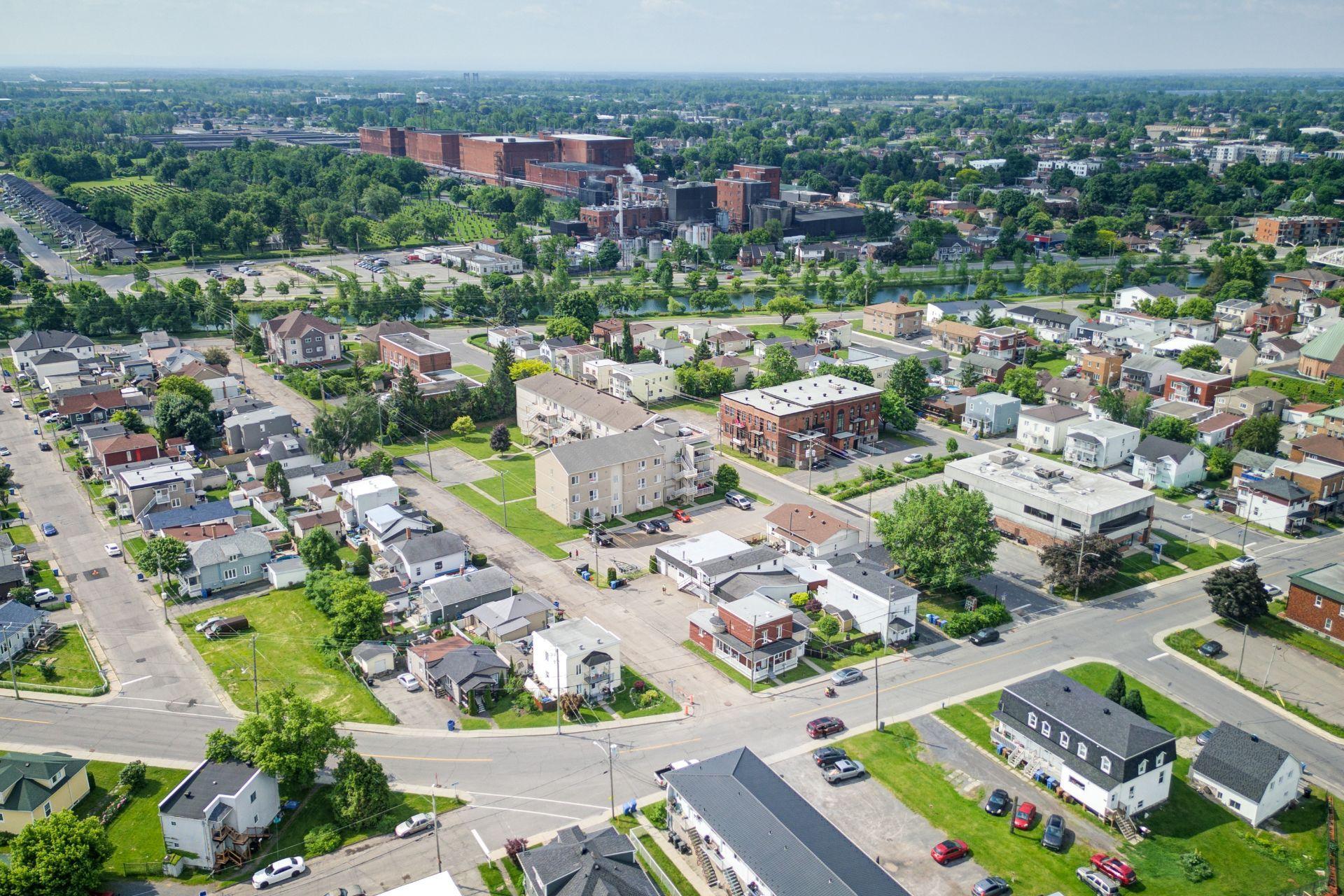 









238


Rue Alphonse-Desjardins

,
Salaberry-de-Valleyfield,




QC
J6S2N9


