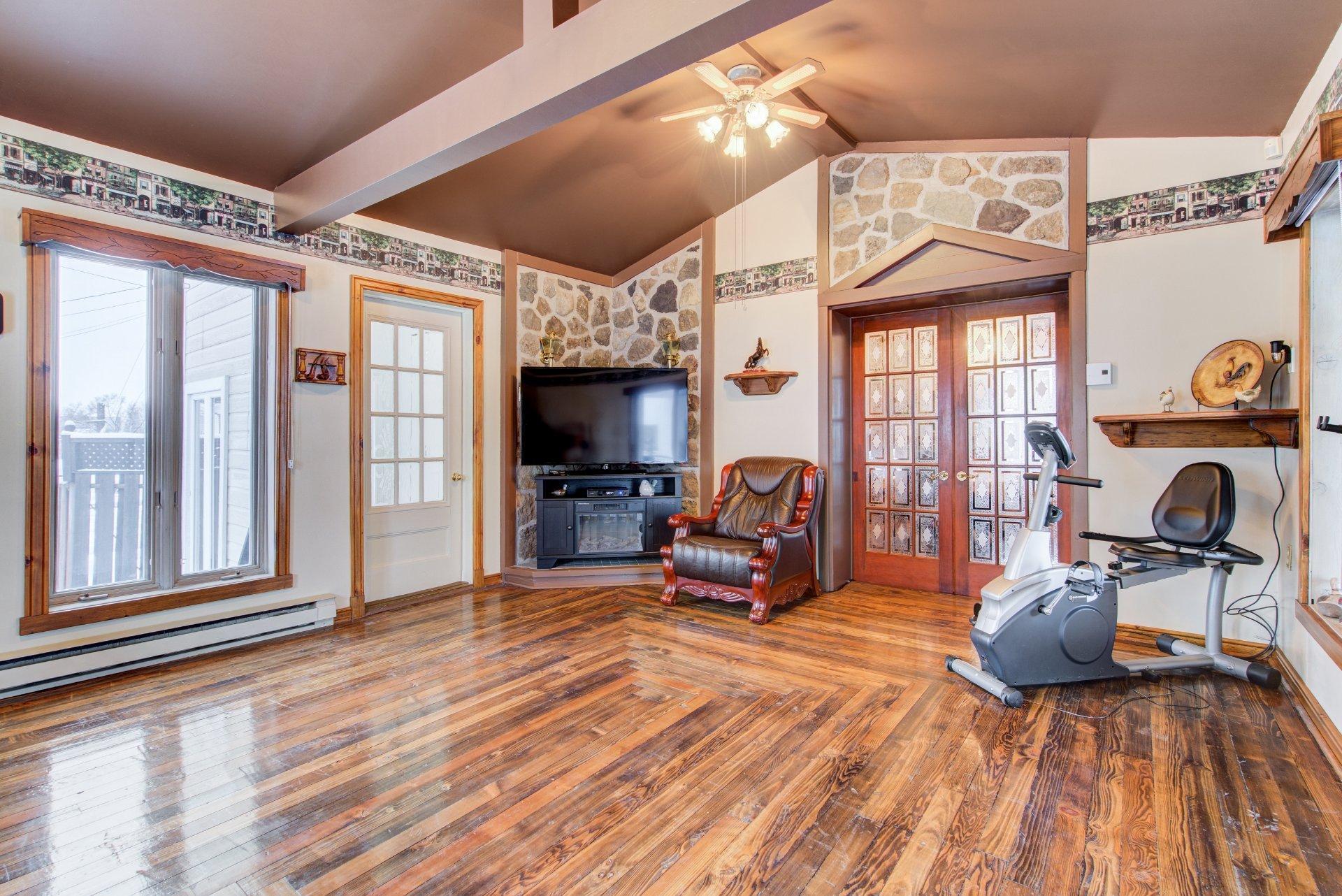









238


Rue Alphonse-Desjardins

,
Salaberry-de-Valleyfield,




QC
J6S2N9

