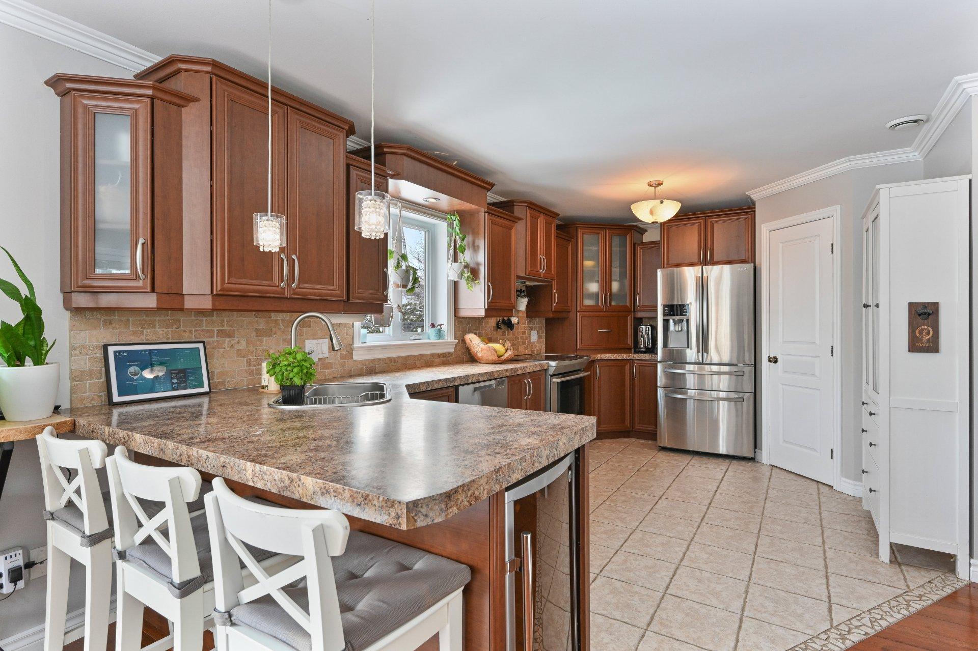 









52


Rue De Lourtel

,
Saint-Jean-sur-Richelieu,




QC
J2W3A5

