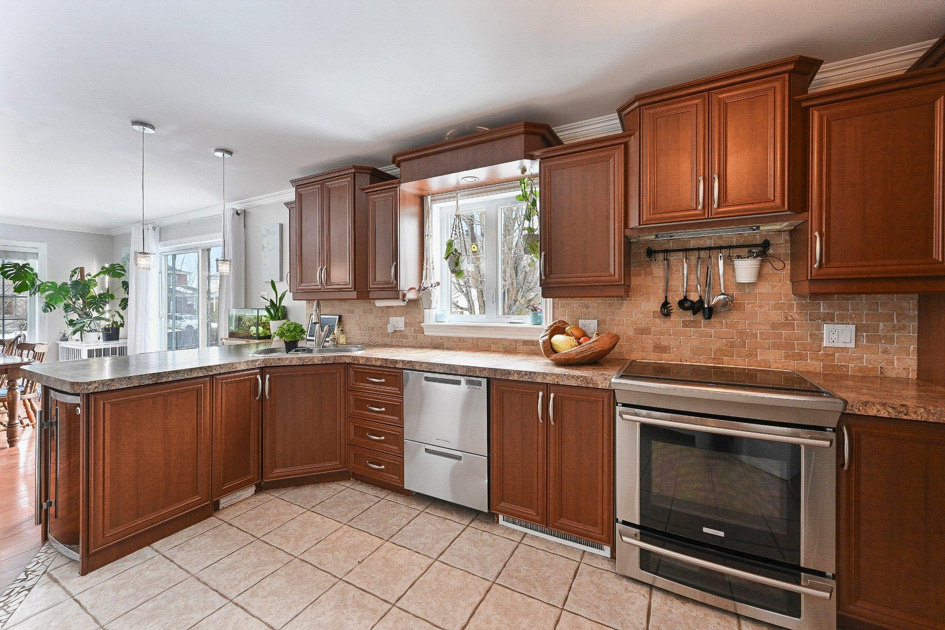 









52


Rue De Lourtel

,
Saint-Jean-sur-Richelieu,




QC
J2W3A5

