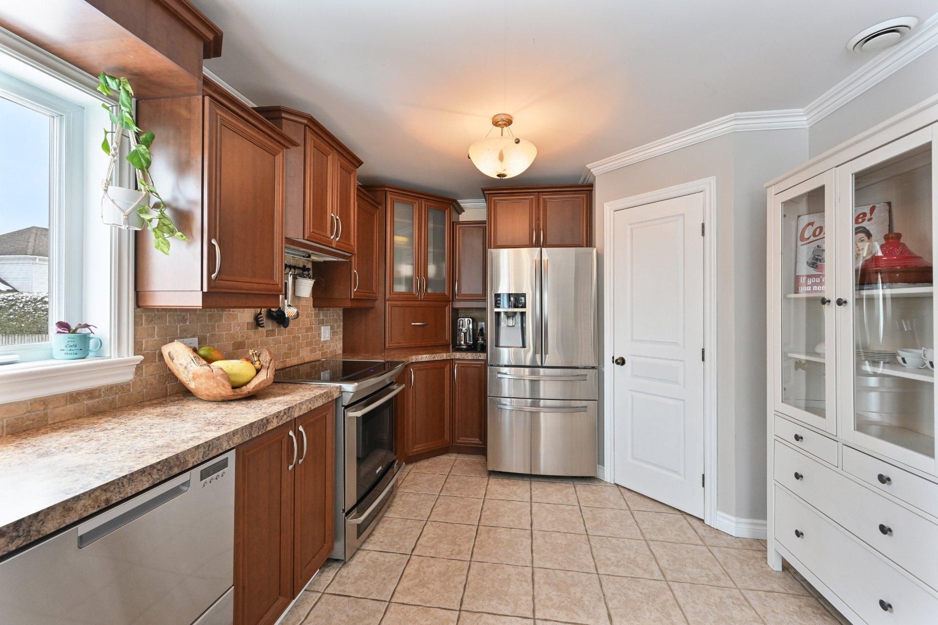 









52


Rue De Lourtel

,
Saint-Jean-sur-Richelieu,




QC
J2W3A5

