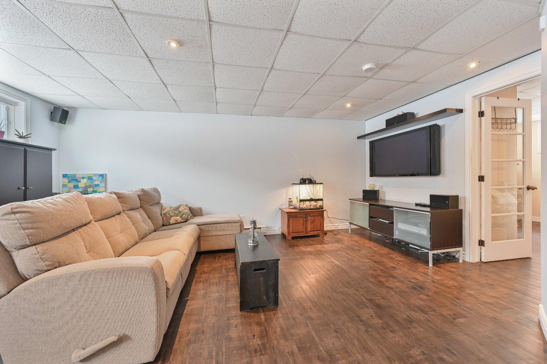 









52


Rue De Lourtel

,
Saint-Jean-sur-Richelieu,




QC
J2W3A5

