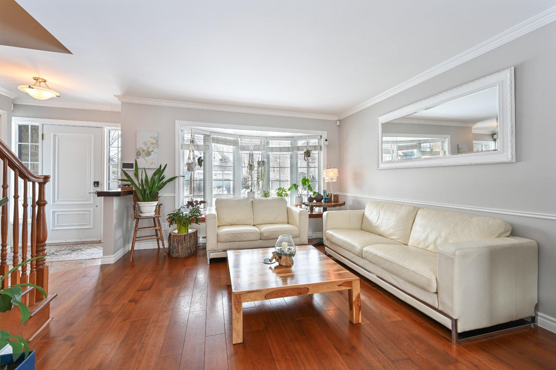 









52


Rue De Lourtel

,
Saint-Jean-sur-Richelieu,




QC
J2W3A5

