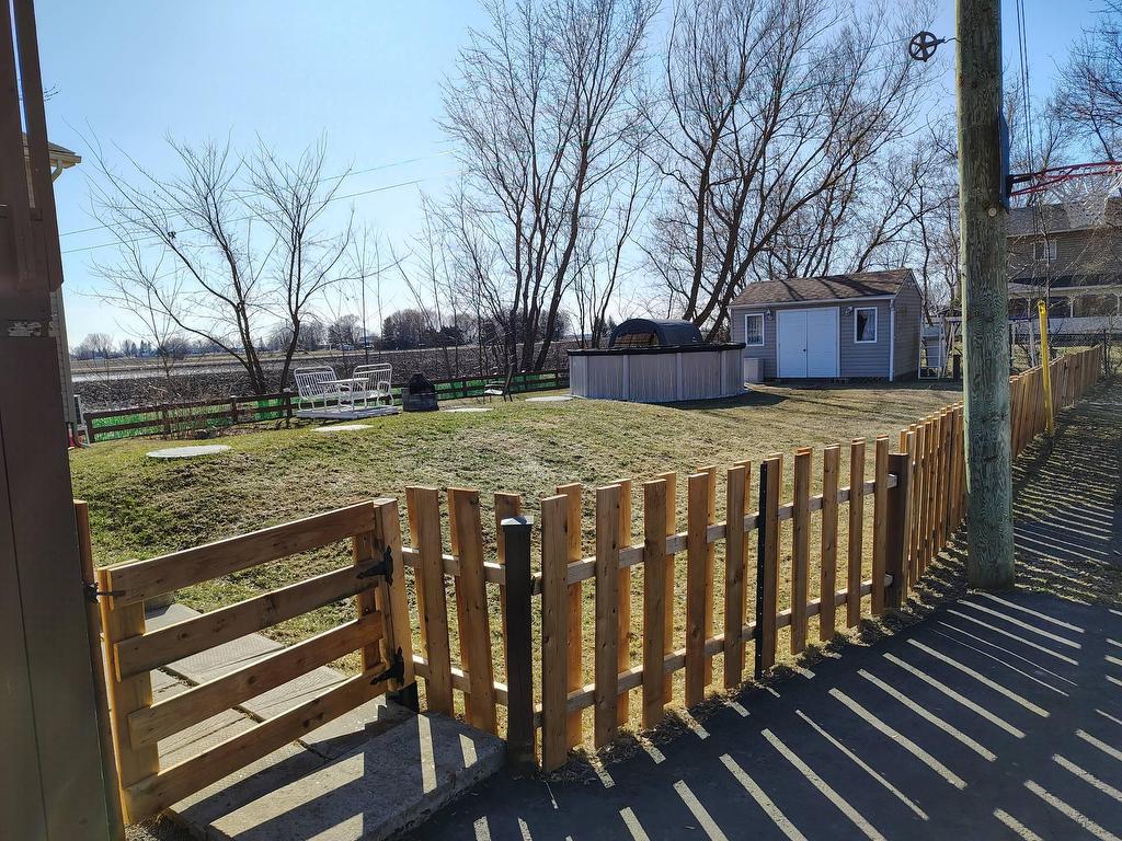 









59


43e Avenue

,
Saint-Blaise-sur-Richelieu,




QC
J0J1W0

