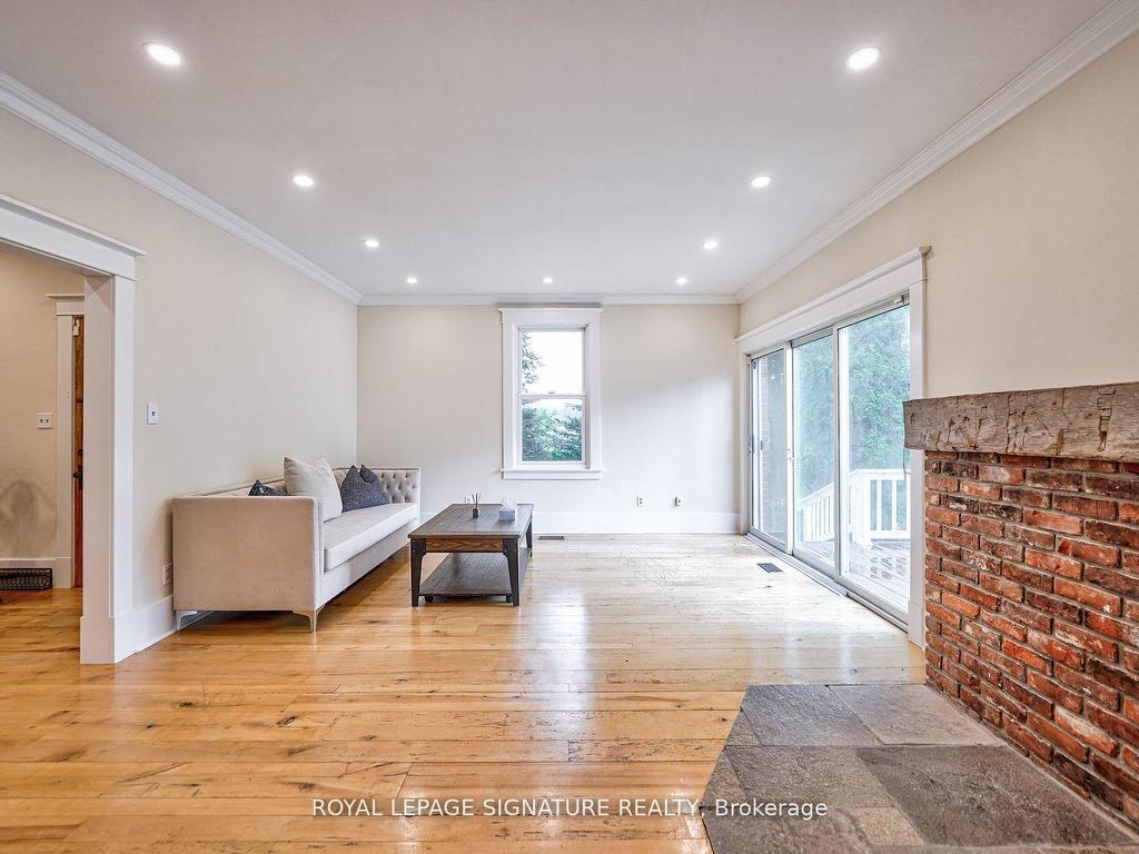 









424


8th Concession

Road East,
Hamilton,




ON
L0P 1B0

