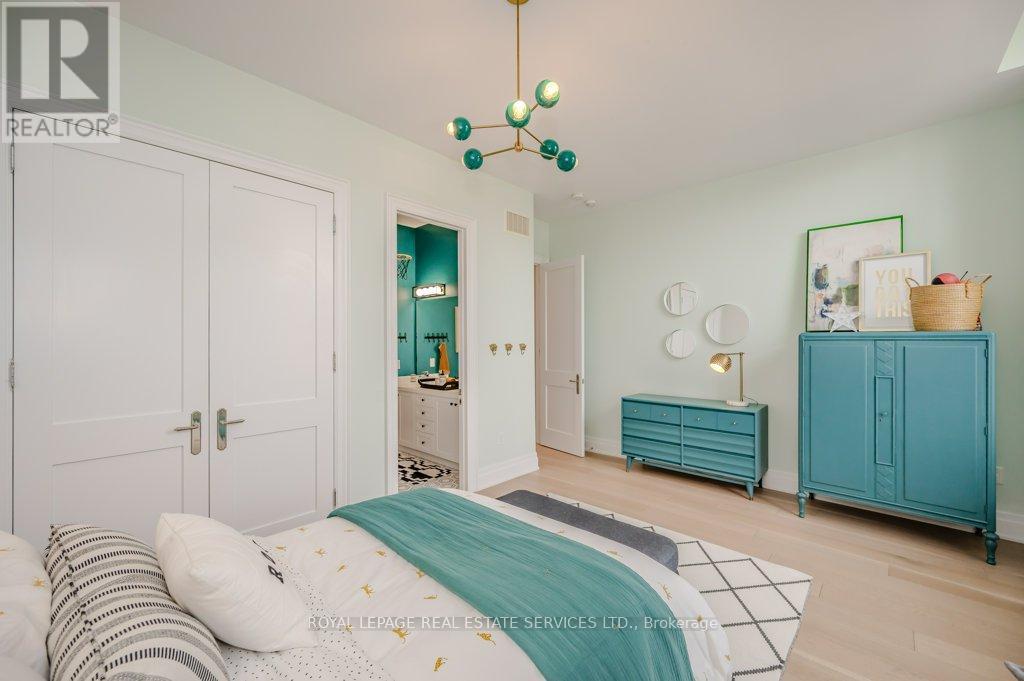 












3100 DANIEL WAY

,
Oakville,




Ontario
L6H0V1

