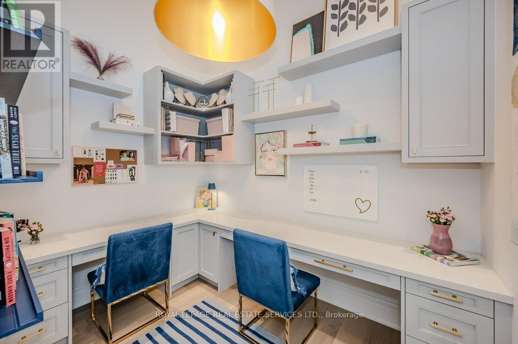 












3100 DANIEL WAY

,
Oakville,




Ontario
L6H0V1

