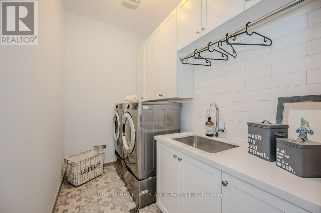 












3100 DANIEL WAY

,
Oakville,




Ontario
L6H0V1

