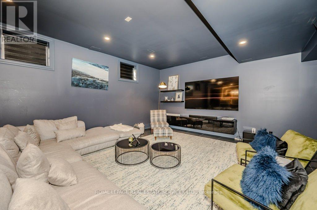 












3100 DANIEL WAY

,
Oakville,




Ontario
L6H0V1

