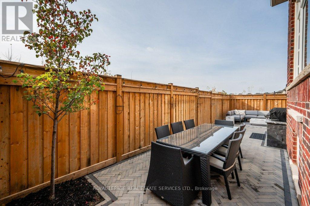 












3100 DANIEL WAY

,
Oakville,




Ontario
L6H0V1

