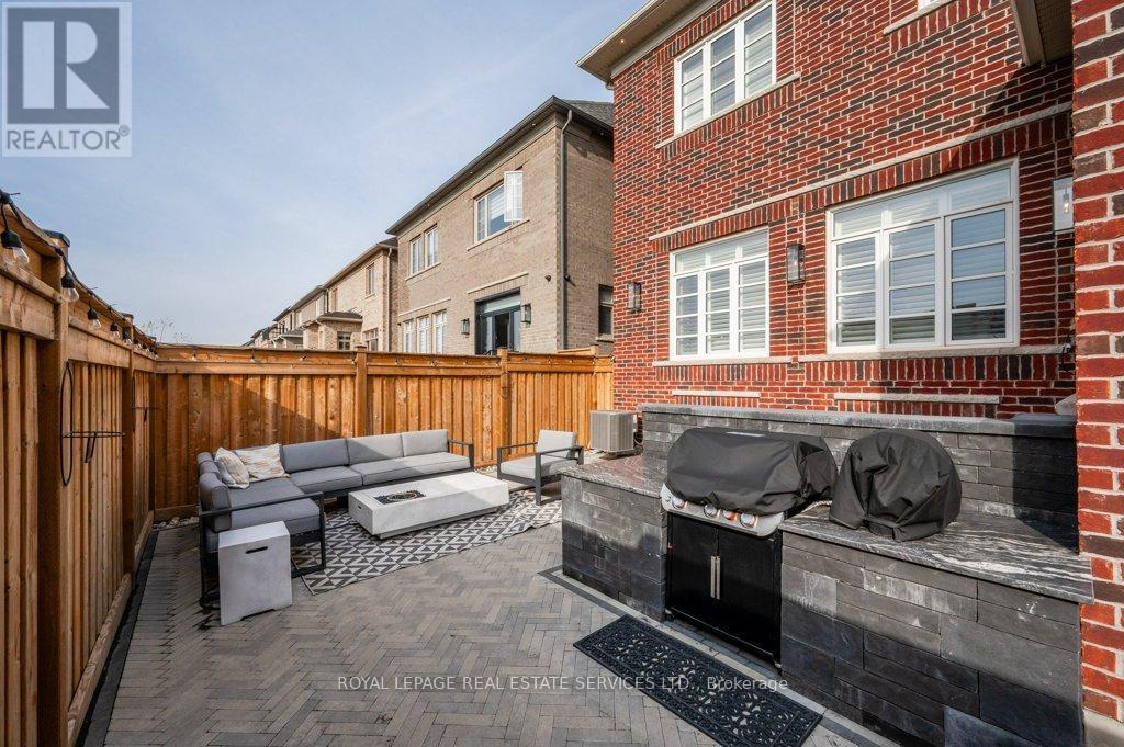 












3100 DANIEL WAY

,
Oakville,




Ontario
L6H0V1

