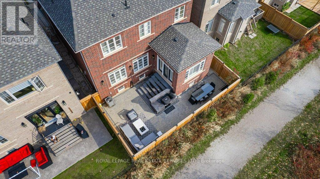 












3100 DANIEL WAY

,
Oakville,




Ontario
L6H0V1

