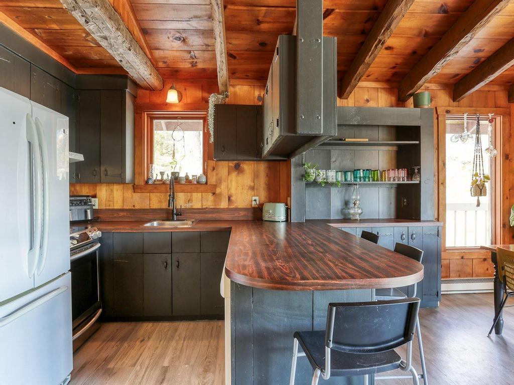 









9671


Ch. de la Vallée-du-Parc

,
Shawinigan,




QC
G9T0K3


